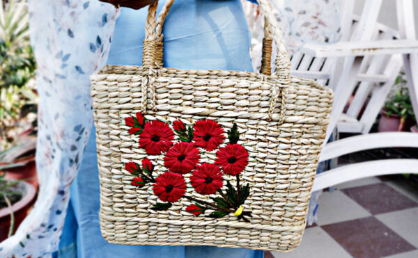 DSF8141-1 Kauna Grass Red Embroidered Square Bag