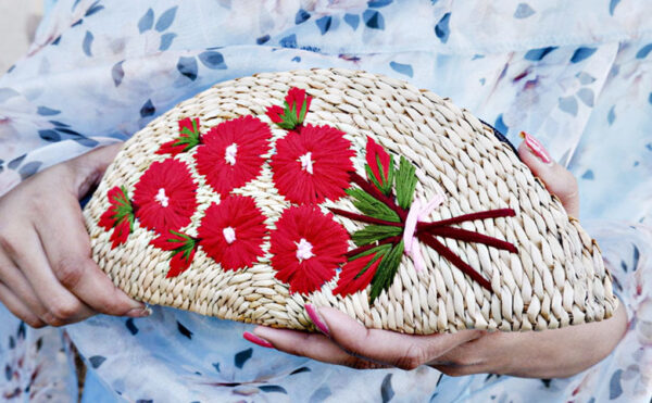 DSF8163-1 Kauna Grass Red Embroidered Clutch