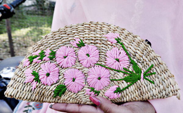 DSF8208-1 Kauna Grass Light Pink Embroidered Clutch