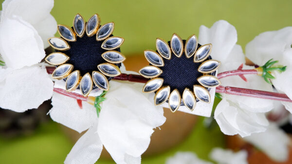 Earring21-a Black Kundan Stud