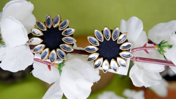 Earring21-b Black Kundan Stud