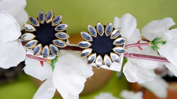 Earring21-c Black Kundan Stud