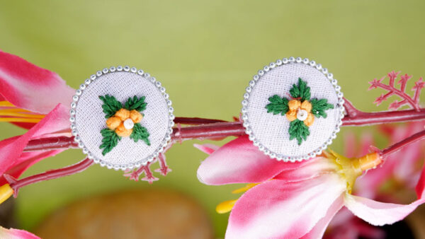 Earrings10-b Saffron Stud