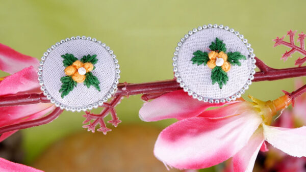 Earrings10-c Saffron Stud