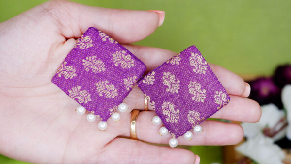 Earrings16-b Violet Stud