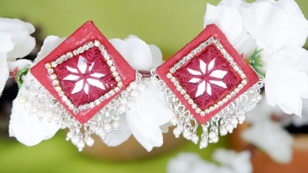 Earrings17-e Maroon mirror loreal stud