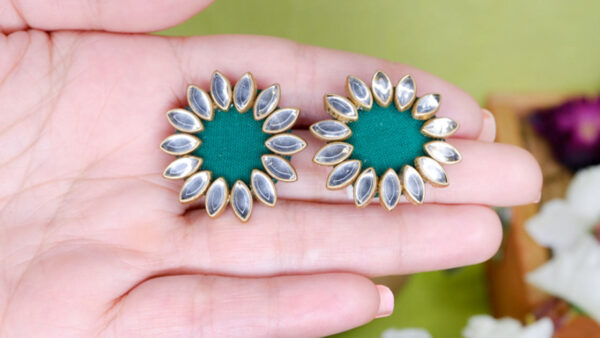 Earrings23-a Green Kundan Stud