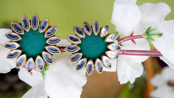 Earrings23-c Green Kundan Stud